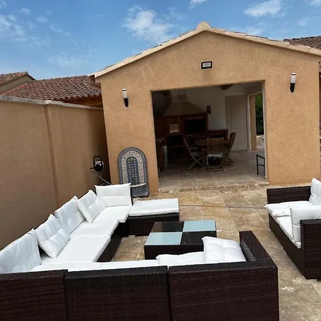 Magnifique Maisonnette Dépendance Avec Piscine Hébergement de vacances Châteaurenard