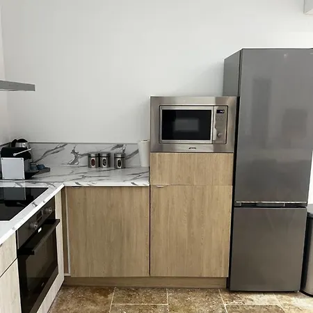 Magnifique Maisonnette Dépendance Avec Piscine Hébergement de vacances